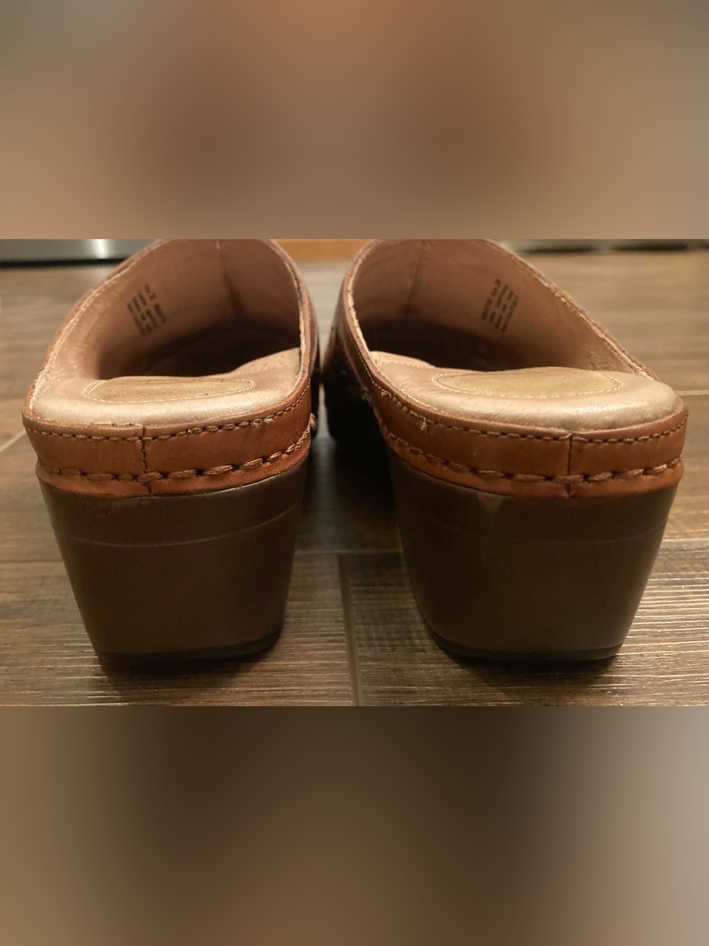 Dansko Women’s Shayanne Clogs - Picture 8 of 11